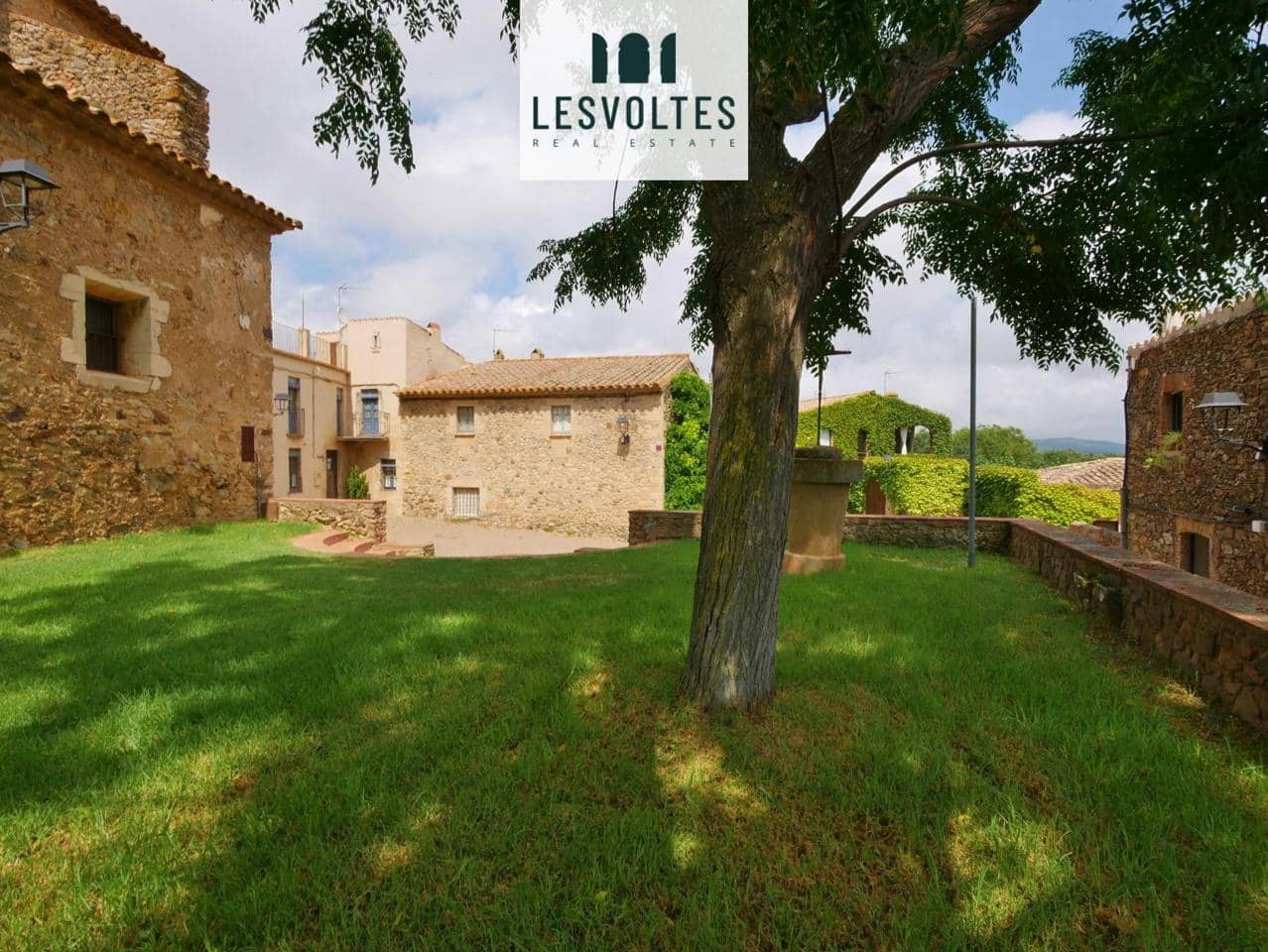3 bedroom Villa for sale in Llofriu - € 600,000 (Ref: 10081972)