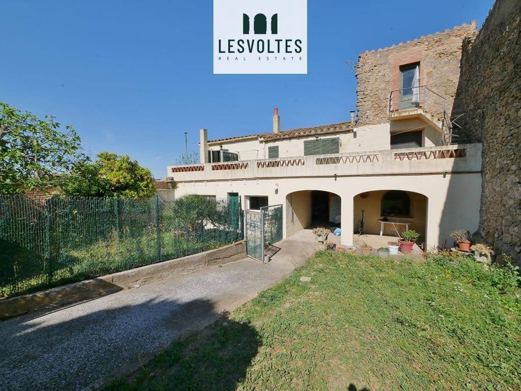 5 bedroom Villa for sale in Verges with garage - € 620,000 (Ref: 10081978)