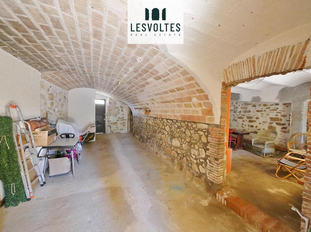 5 bedroom Villa for sale in Verges with garage - € 620,000 (Ref: 10081978)