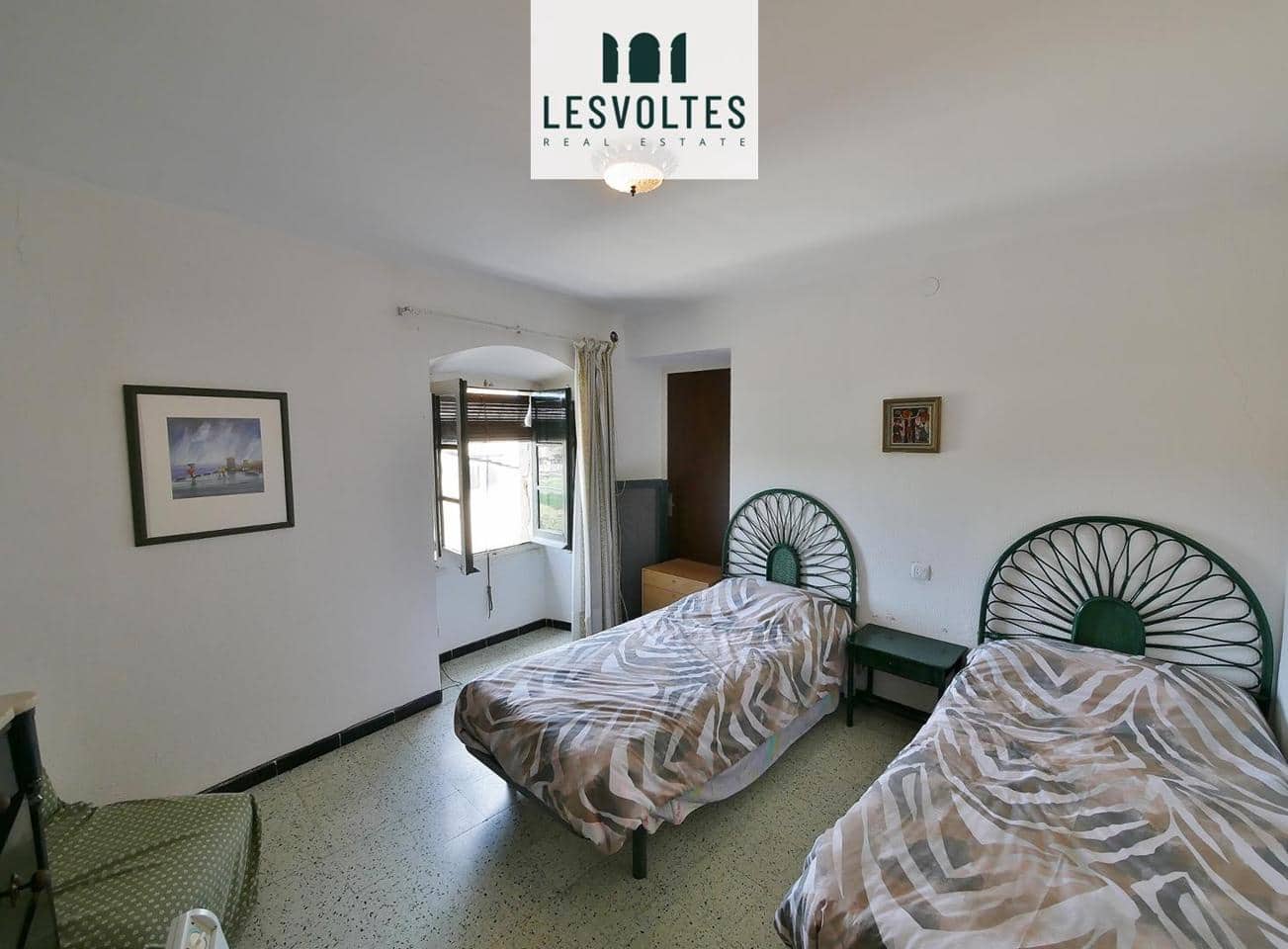 5 bedroom Villa for sale in Verges with garage - € 620,000 (Ref: 10081978)