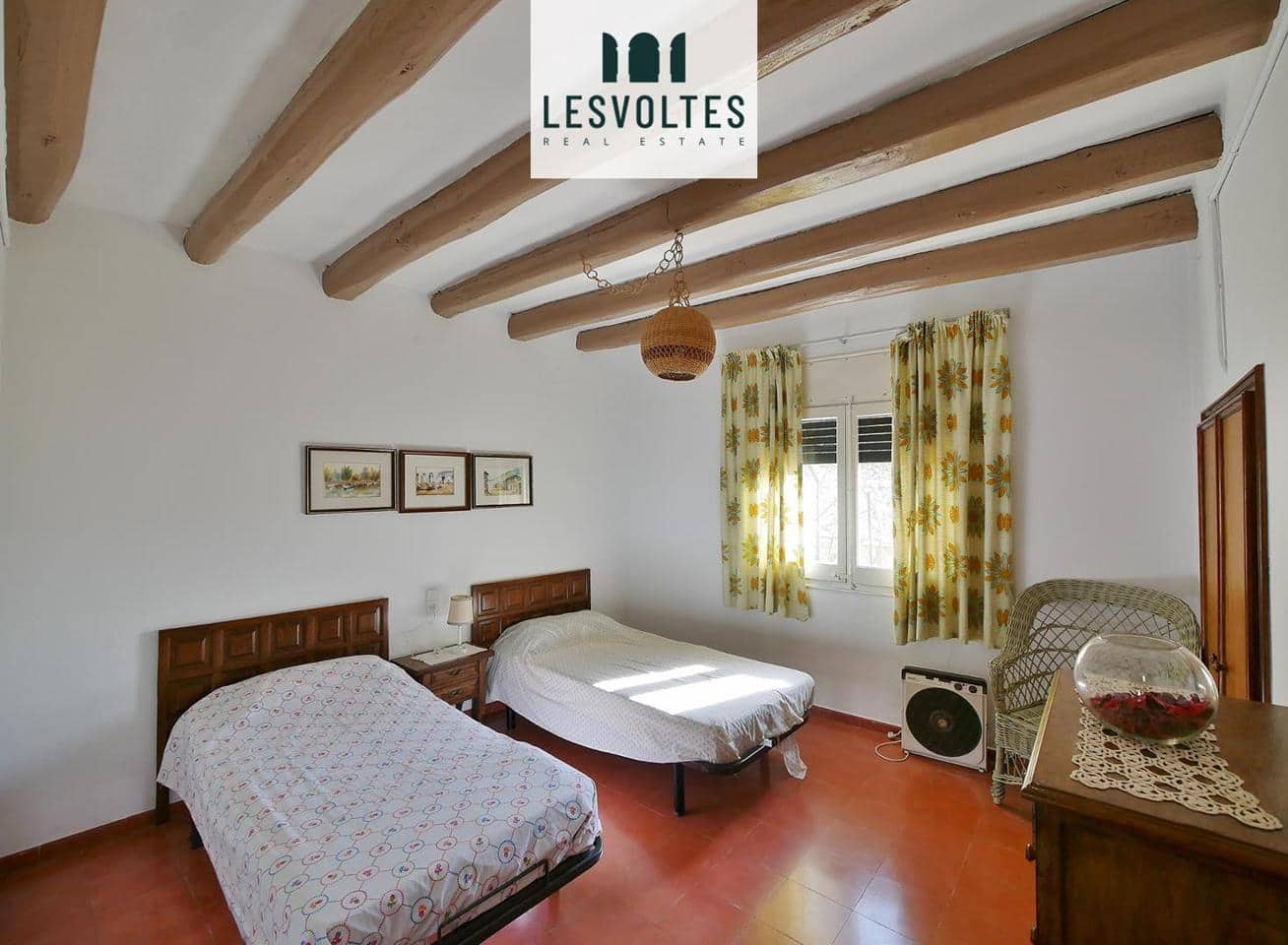 5 bedroom Villa for sale in Verges with garage - € 620,000 (Ref: 10081978)
