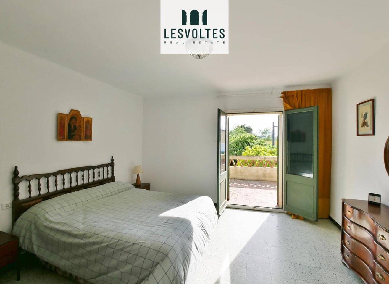 5 bedroom Villa for sale in Verges with garage - € 620,000 (Ref: 10081978)