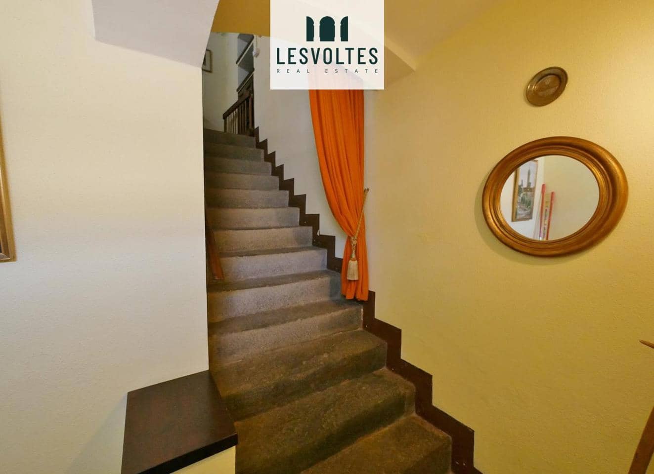 5 bedroom Villa for sale in Verges with garage - € 620,000 (Ref: 10081978)
