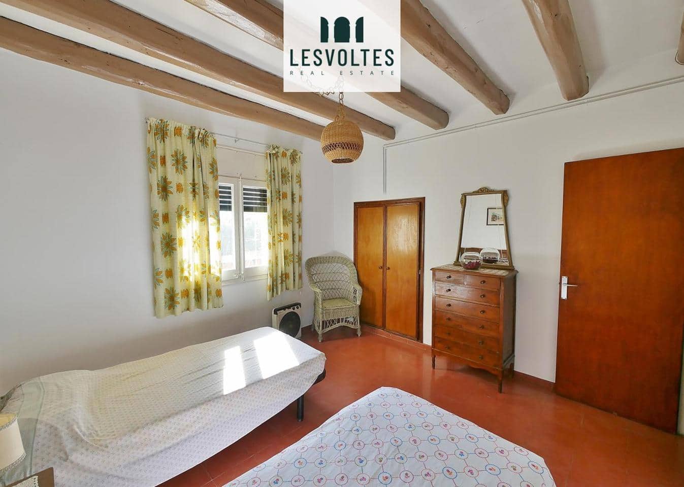5 bedroom Villa for sale in Verges with garage - € 620,000 (Ref: 10081978)