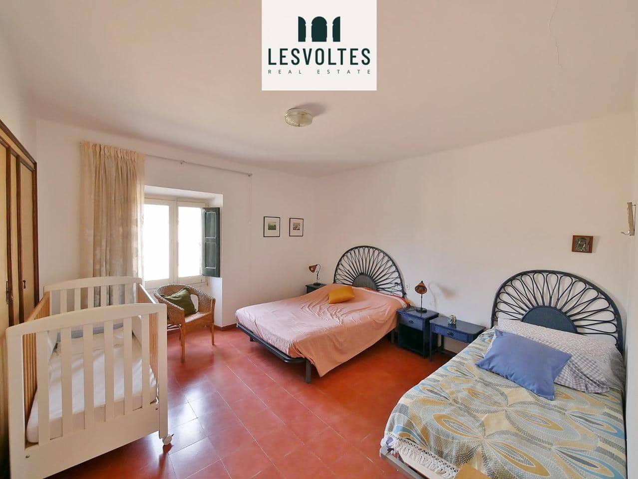 5 bedroom Villa for sale in Verges with garage - € 620,000 (Ref: 10081978)