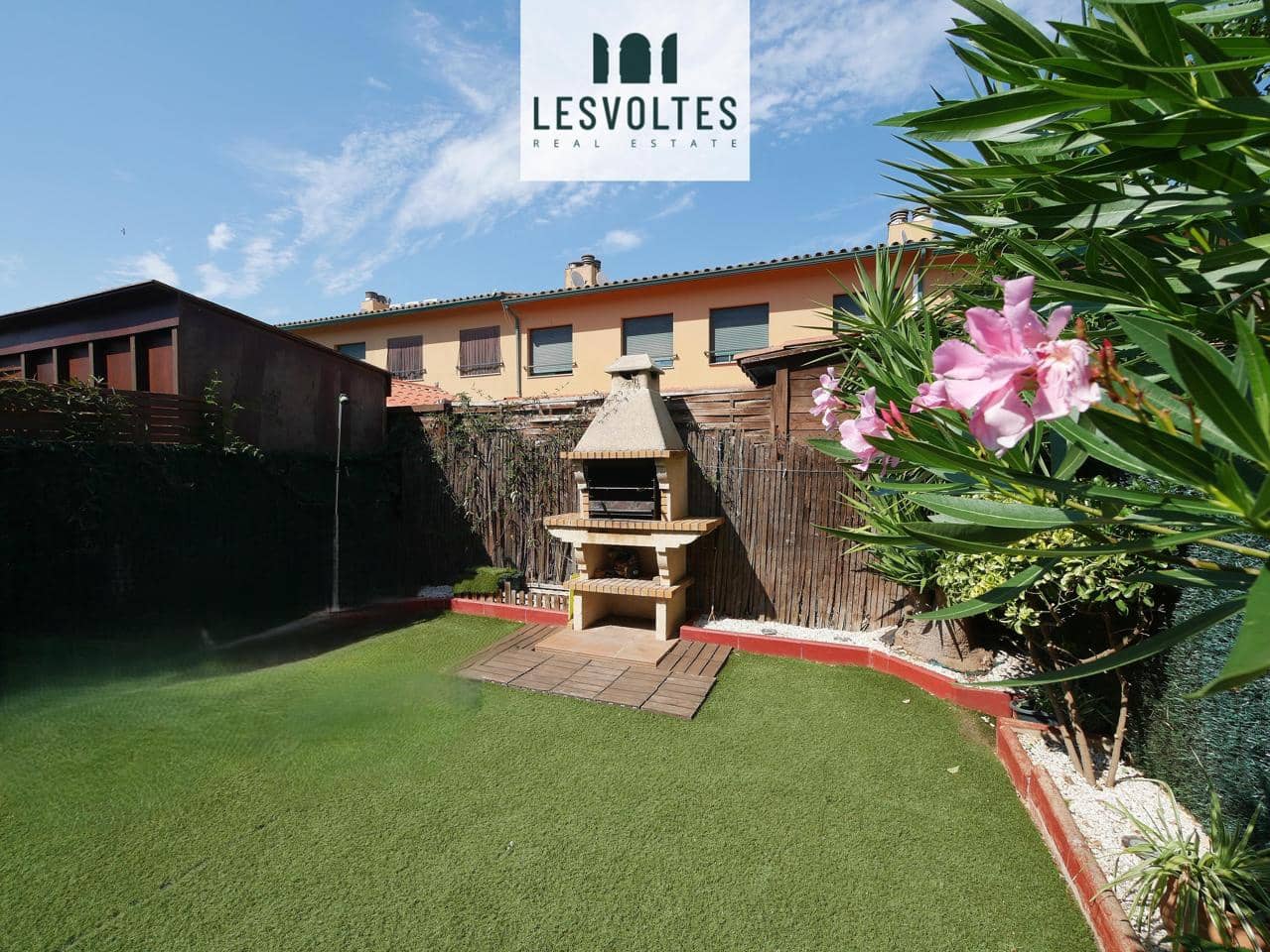 4 bedroom Villa for sale in Vall-llobrega with garage - € 347,000 (Ref: 10081984)