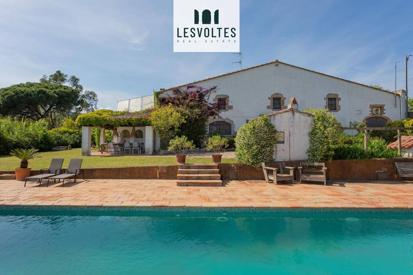 5 bedroom Villa for sale in Vall-llobrega with pool garage - € 1,585,000 (Ref: 10081985)