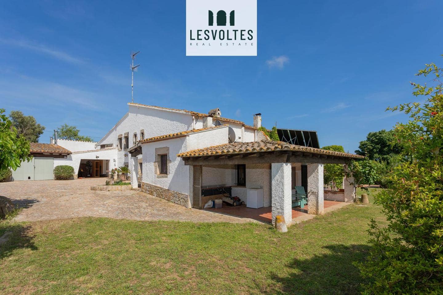 5 bedroom Villa for sale in Vall-llobrega with pool garage - € 1,585,000 (Ref: 10081985)