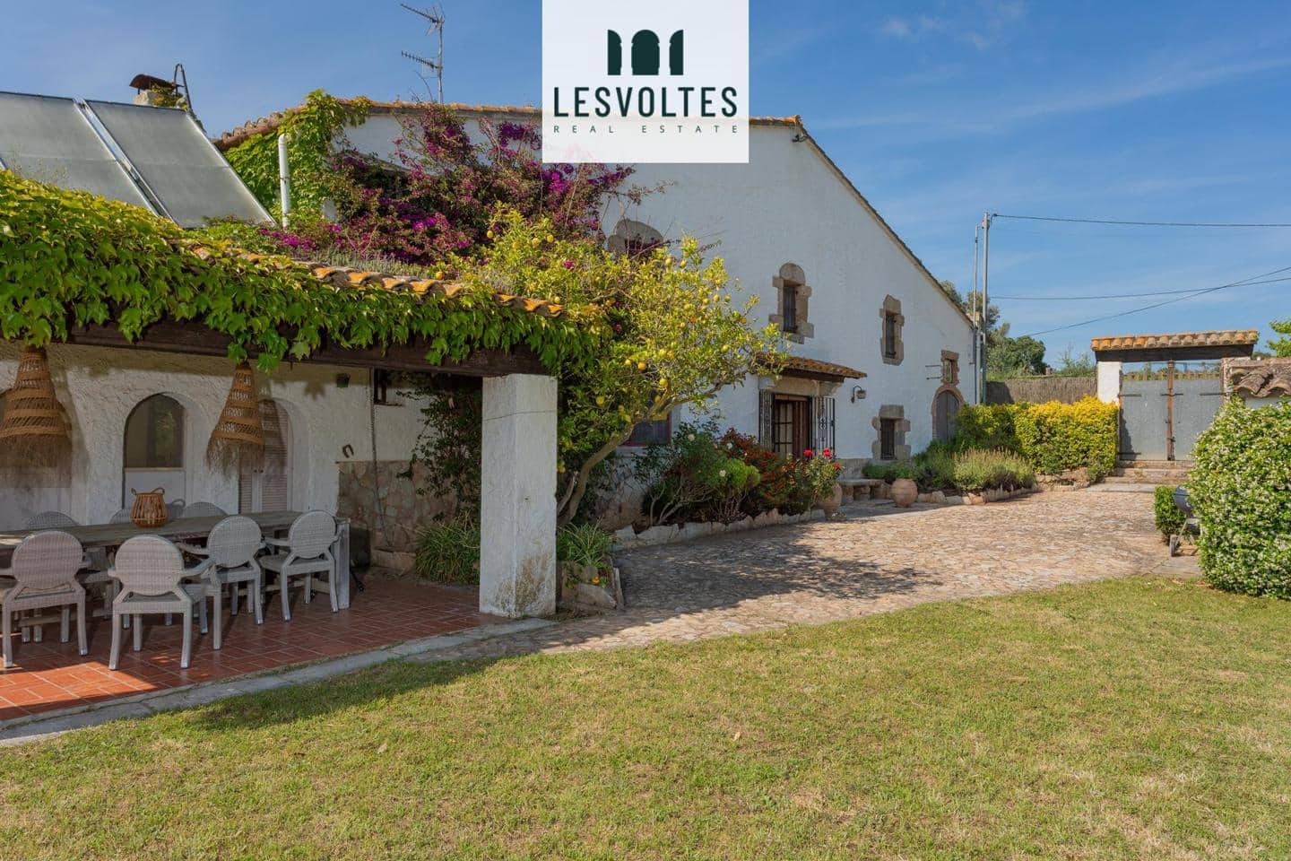 5 bedroom Villa for sale in Vall-llobrega with pool garage - € 1,585,000 (Ref: 10081985)