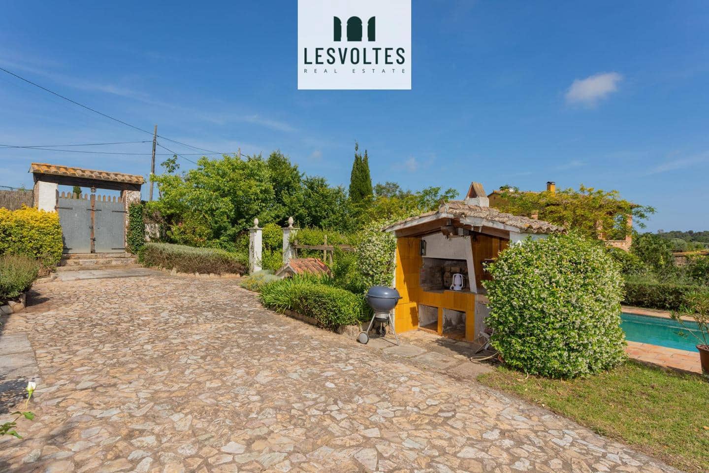 5 bedroom Villa for sale in Vall-llobrega with pool garage - € 1,585,000 (Ref: 10081985)