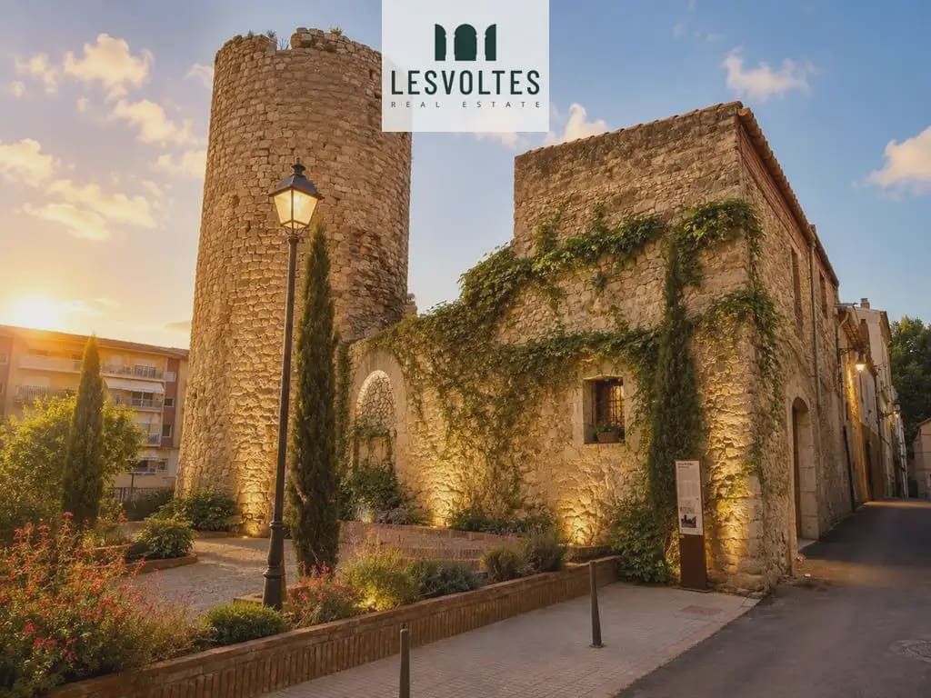 4 chambre Maison de Ville à vendre à Torroella de Montgri - 298 000 € (Ref: 10081986)