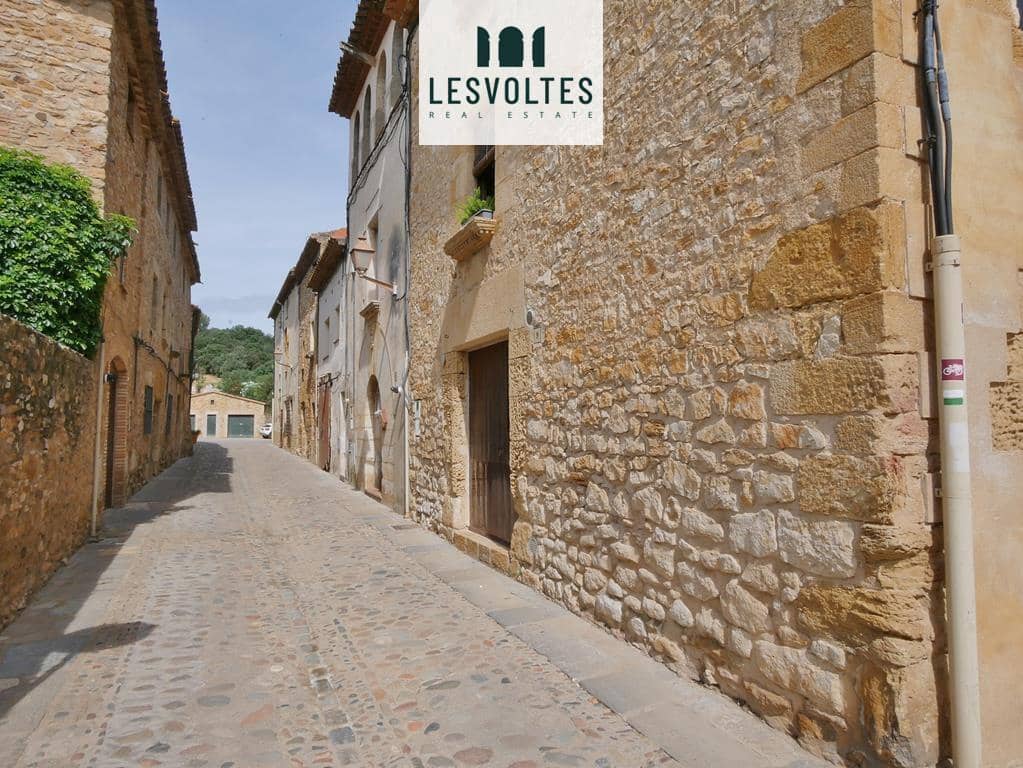 4 quarto Moradia para venda em Vulpellac com piscina - 690 000 € (Ref: 10086526)