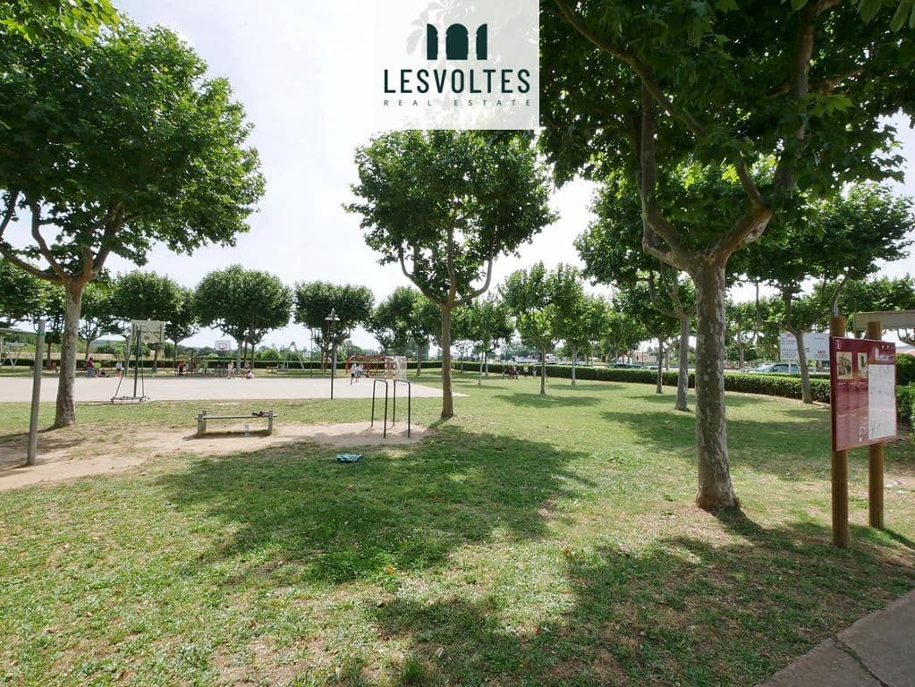 4 quarto Moradia para venda em Vulpellac com piscina - 690 000 € (Ref: 10086526)