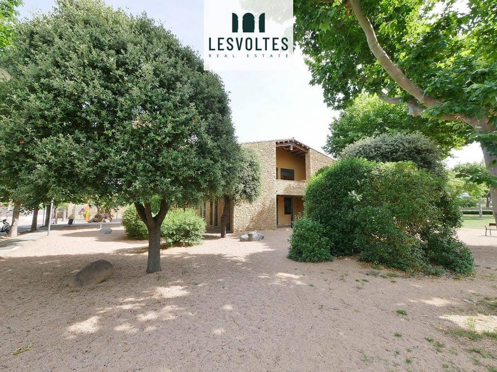 4 quarto Moradia para venda em Vulpellac com piscina - 690 000 € (Ref: 10086526)