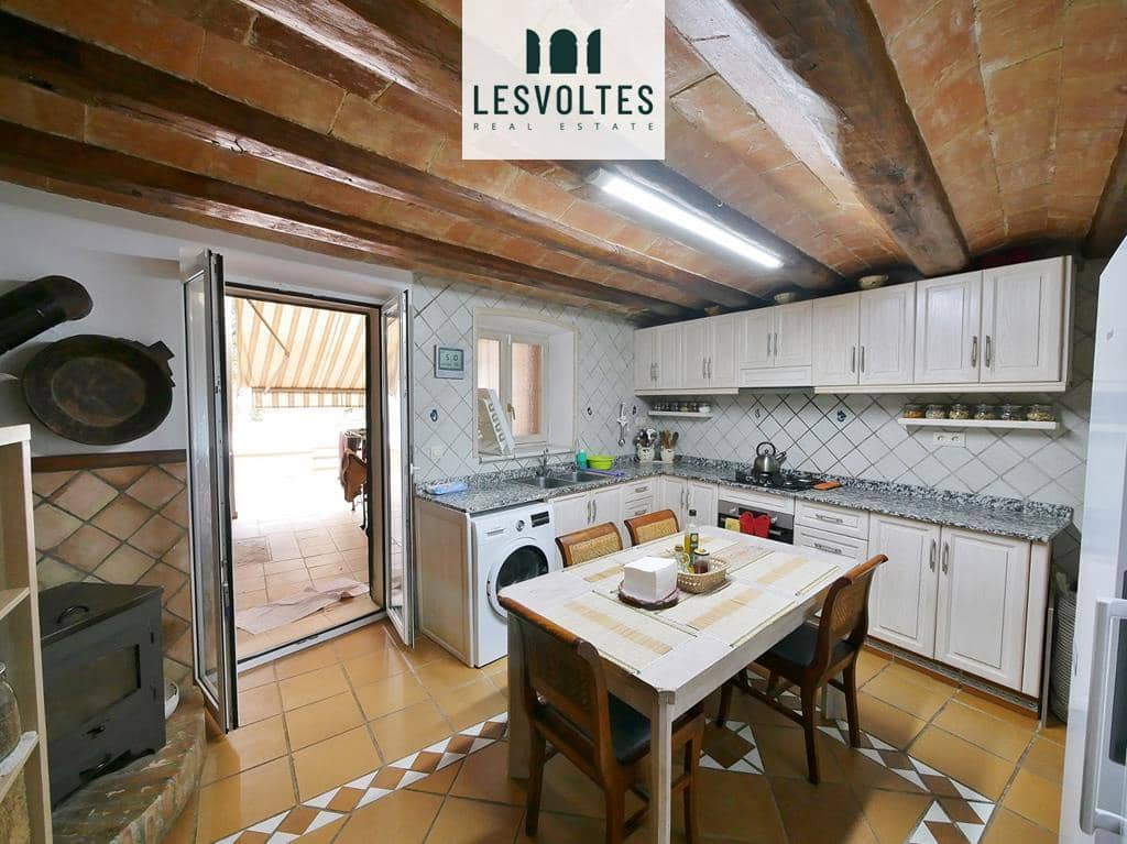 Chalet de 3 habitaciones en La Bisbal d'Empordà en venta - 255.000 € (Ref: 10086529)