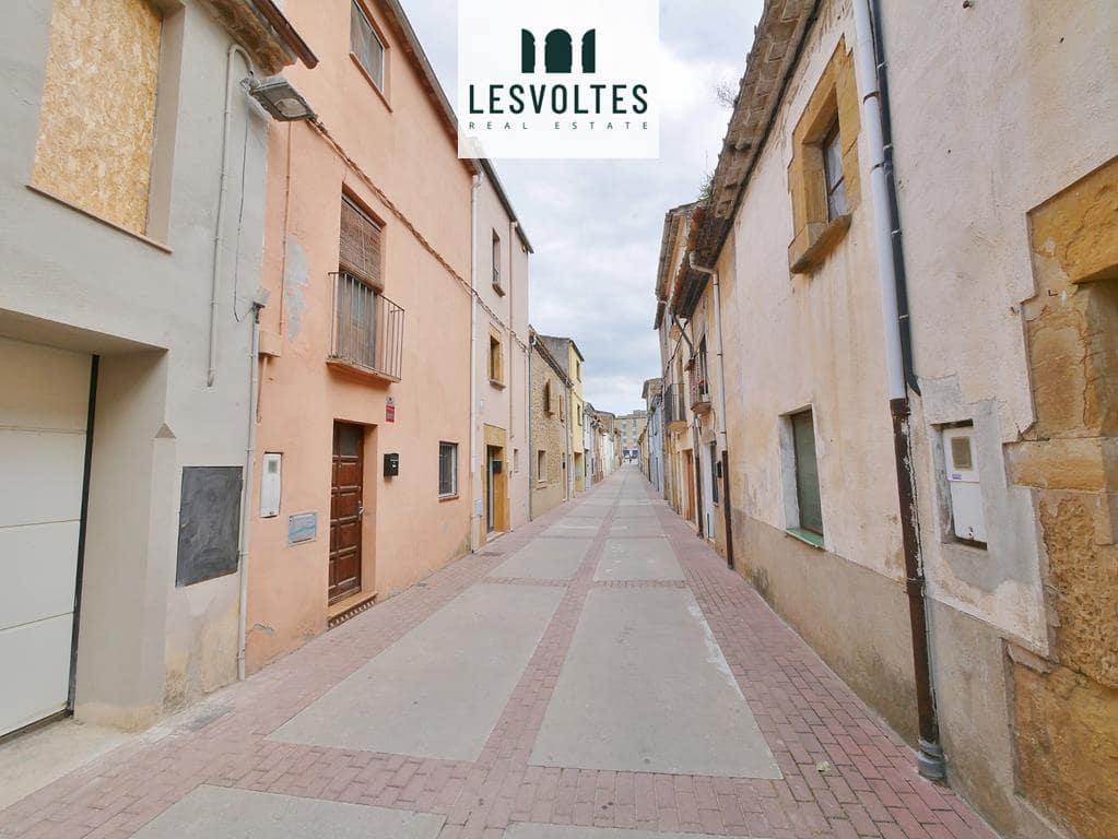 Chalet de 3 habitaciones en La Bisbal d'Empordà en venta - 255.000 € (Ref: 10086529)