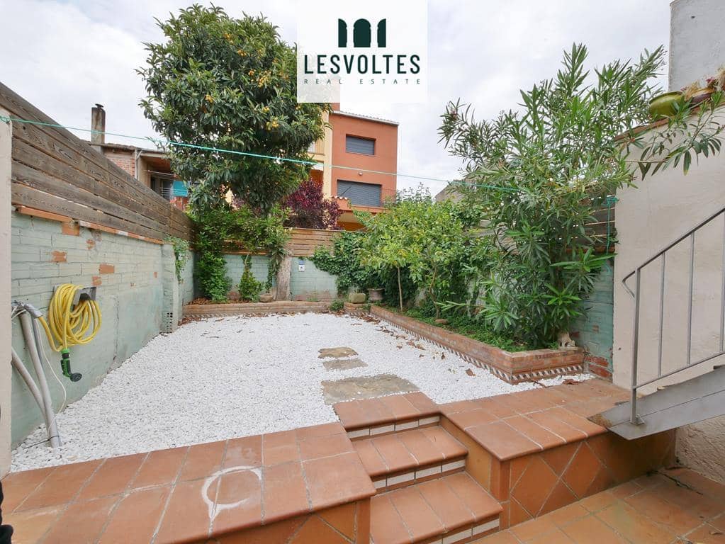 Chalet de 3 habitaciones en La Bisbal d'Empordà en venta - 255.000 € (Ref: 10086529)