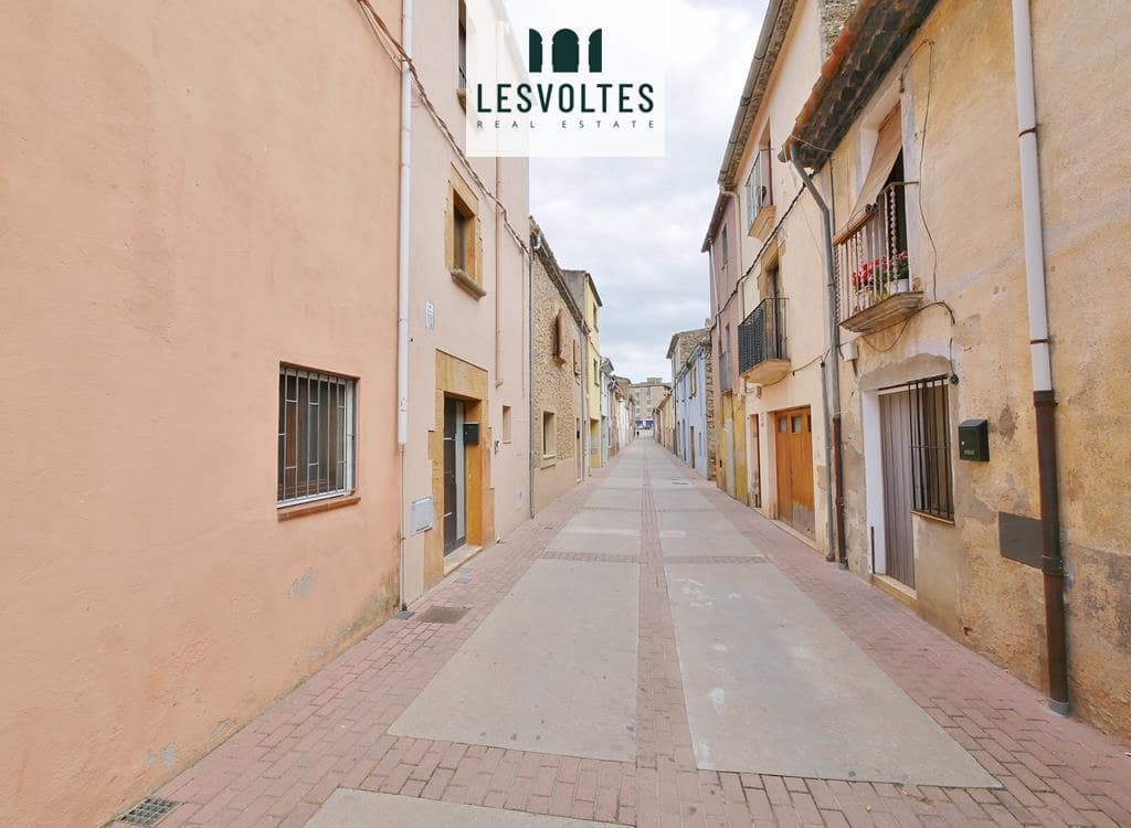 Chalet de 3 habitaciones en La Bisbal d'Empordà en venta - 255.000 € (Ref: 10086529)