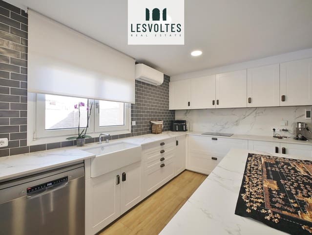 Chalet de 4 habitaciones en Mont-ras en venta con piscina garaje - 630.000 € (Ref: 10086531)