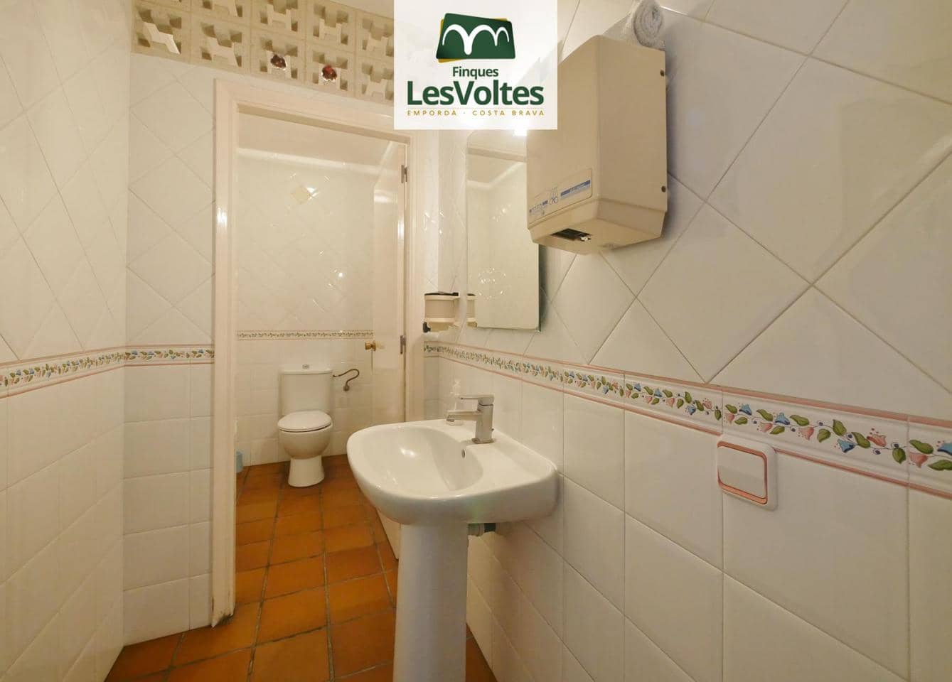 2 bedroom Business for rent in Mont-ras - € 1,000 (Ref: 10086548)