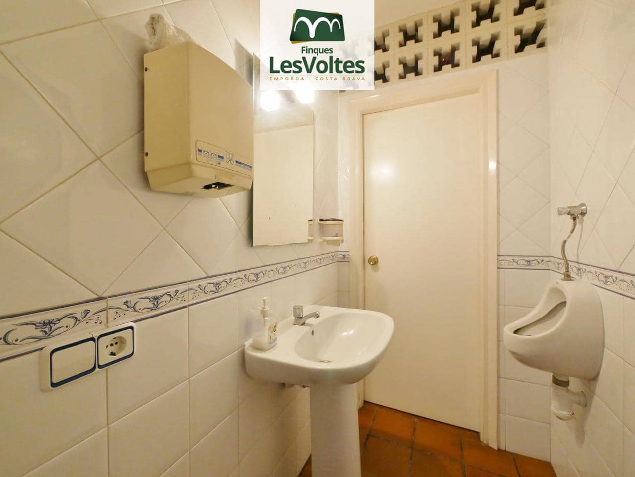 2 bedroom Business for rent in Mont-ras - € 1,000 (Ref: 10086548)