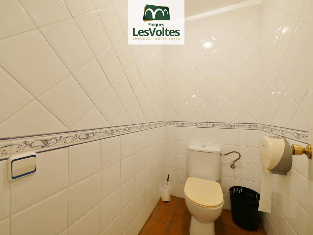 2 bedroom Business for rent in Mont-ras - € 1,000 (Ref: 10086548)