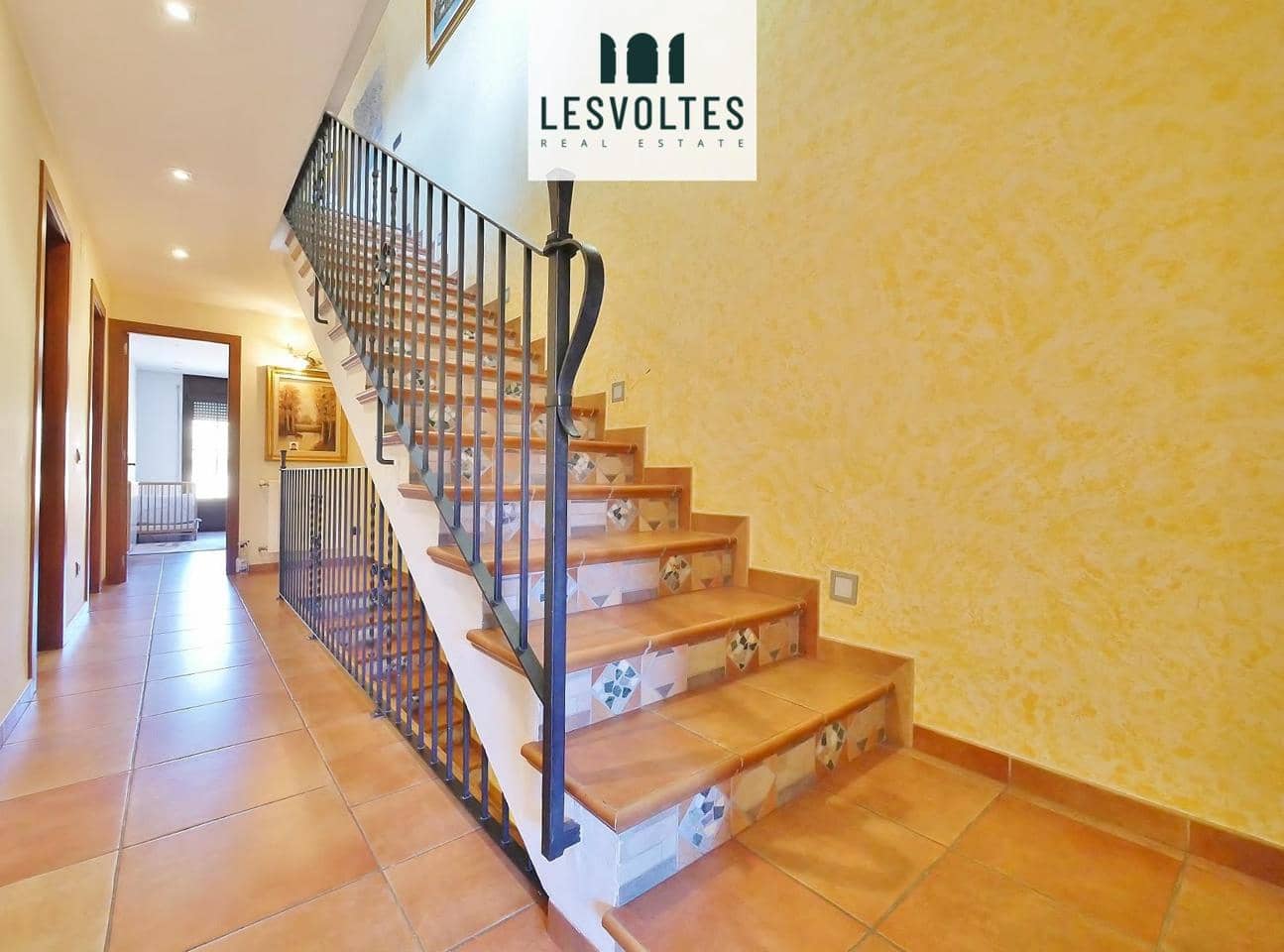 4 bedroom Villa for sale in Palafrugell with garage - € 399,000 (Ref: 10130618)