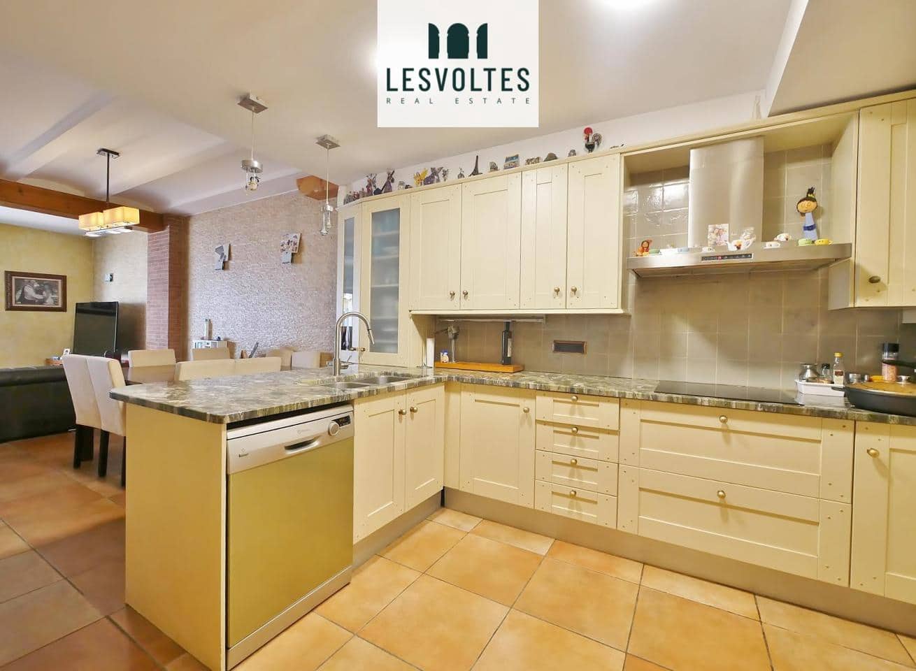 4 bedroom Villa for sale in Palafrugell with garage - € 399,000 (Ref: 10130618)