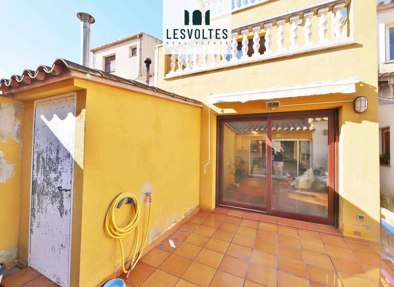 4 bedroom Villa for sale in Palafrugell with garage - € 399,000 (Ref: 10130618)