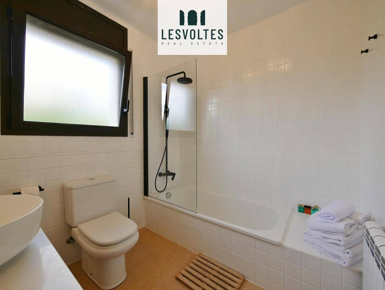 4 soveværelse Villa til salg i Madremanya med swimmingpool garage - € 725.000 (Ref: 10165887)