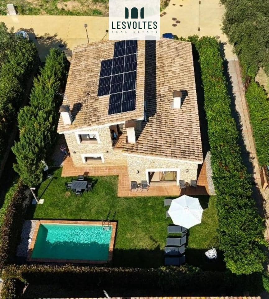 4 soveværelse Villa til salg i Madremanya med swimmingpool garage - € 725.000 (Ref: 10165887)