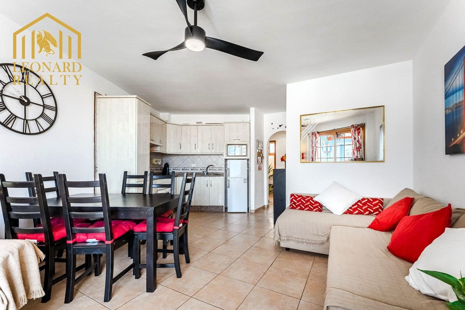 2 soverom Leilighet til salgs i Los Cristianos med svømmebasseng garasje - € 320 000 (Ref: 9558734)