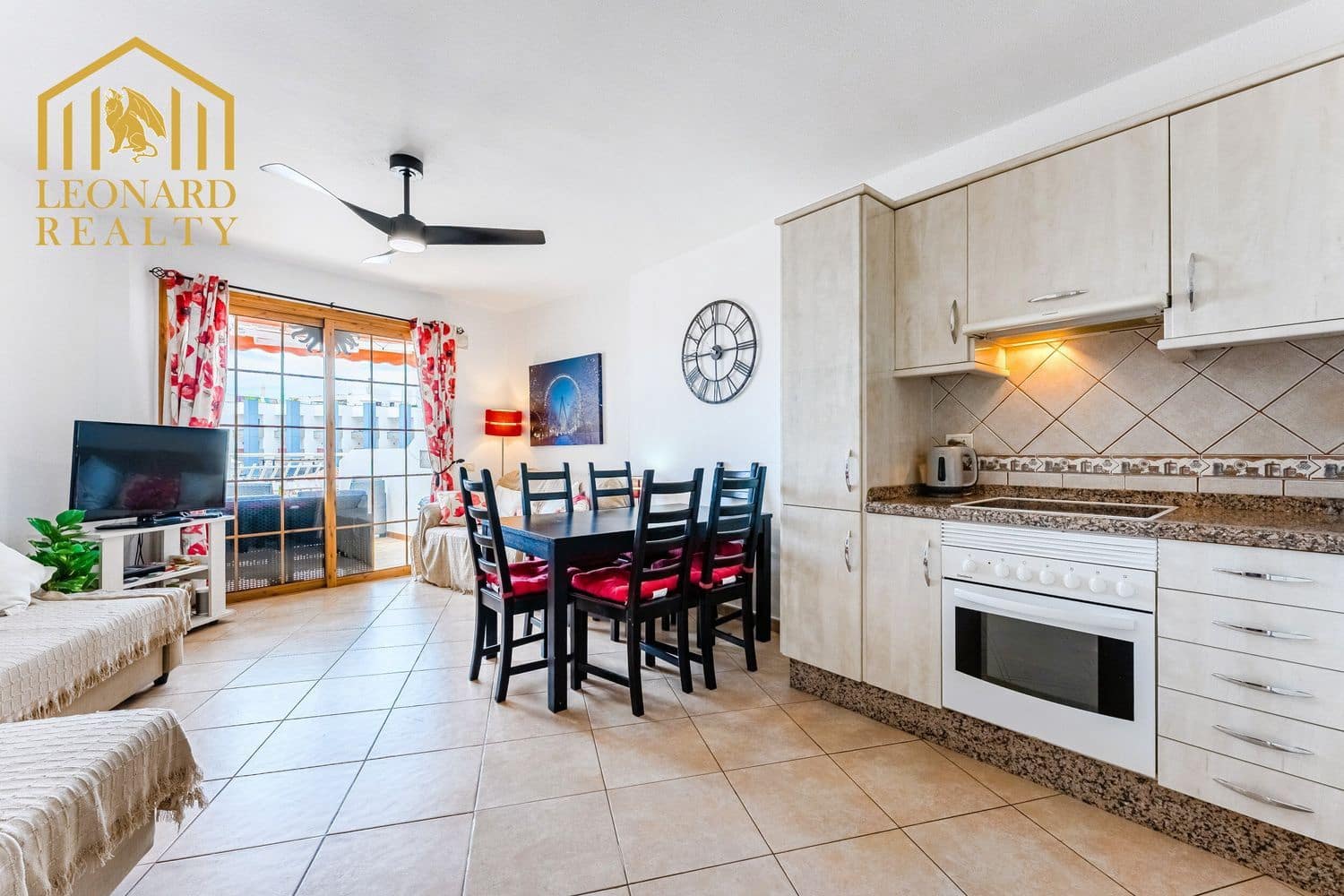 2 soverom Leilighet til salgs i Los Cristianos med svømmebasseng garasje - € 320 000 (Ref: 9558734)