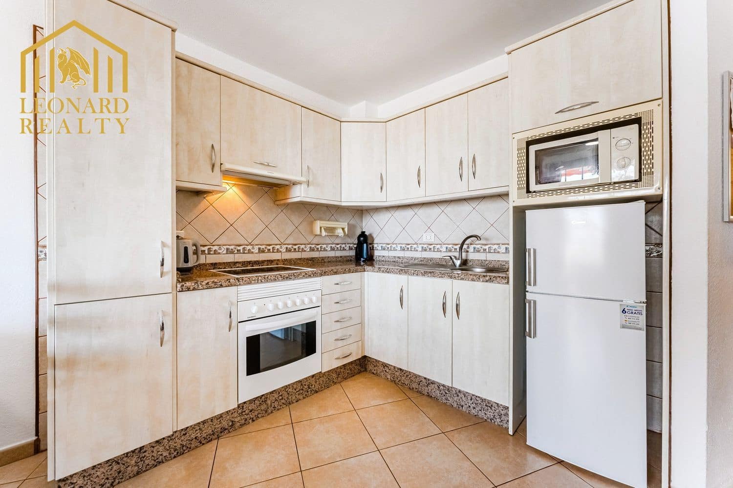 2 soverom Leilighet til salgs i Los Cristianos med svømmebasseng garasje - € 320 000 (Ref: 9558734)