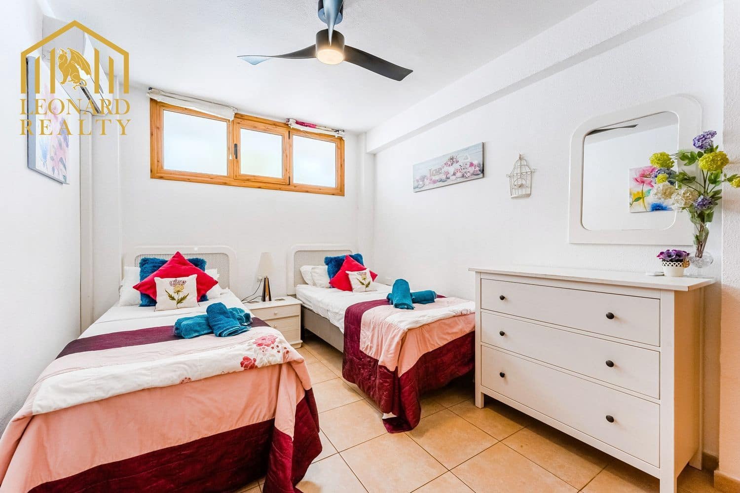 2 soverom Leilighet til salgs i Los Cristianos med svømmebasseng garasje - € 320 000 (Ref: 9558734)