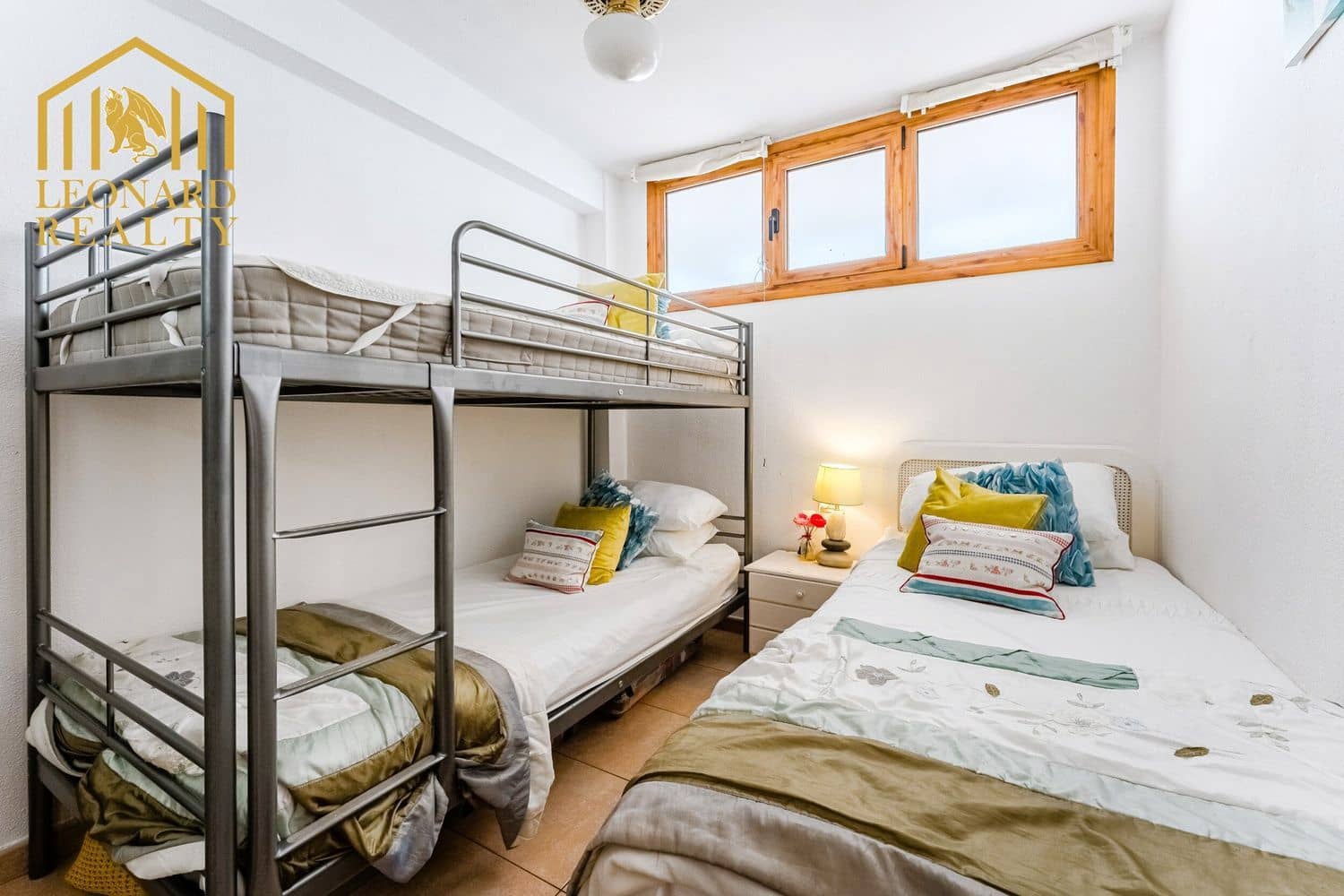 2 soverom Leilighet til salgs i Los Cristianos med svømmebasseng garasje - € 320 000 (Ref: 9558734)