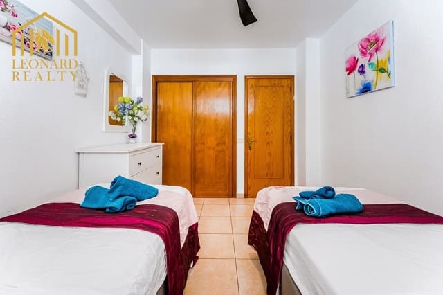 2 soverom Leilighet til salgs i Los Cristianos, Arona med svømmebasseng garasje - € 320 000 (Ref: 9558734)