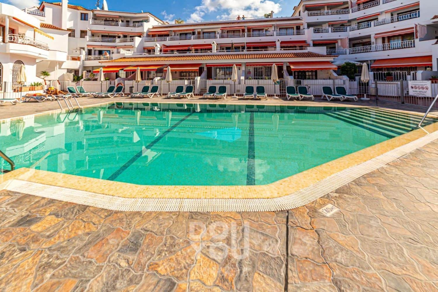 2 soverom Leilighet til salgs i Los Cristianos med svømmebasseng garasje - € 320 000 (Ref: 9558734)