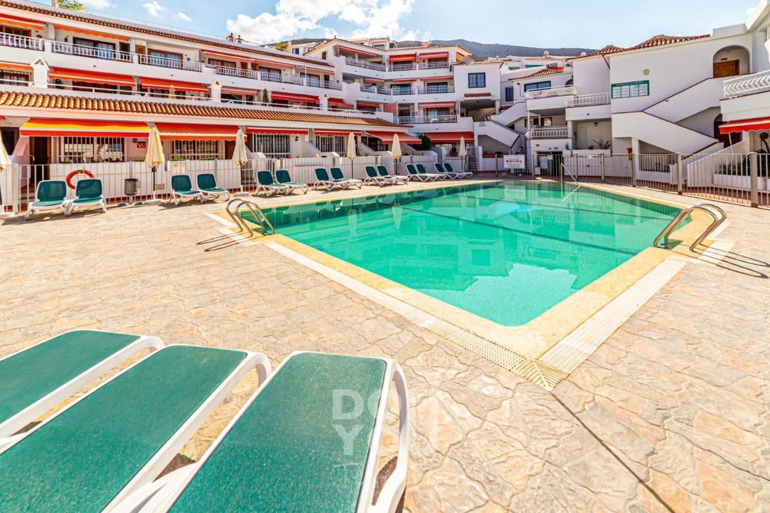 2 soverom Leilighet til salgs i Los Cristianos med svømmebasseng garasje - € 320 000 (Ref: 9558734)