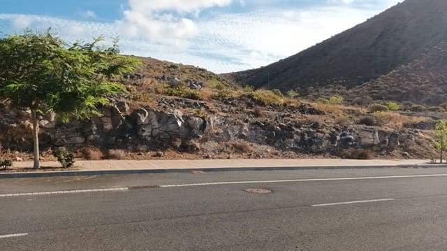 Mark till salu i Chayofa, Arona - 890 000 € (Ref: 9558735)