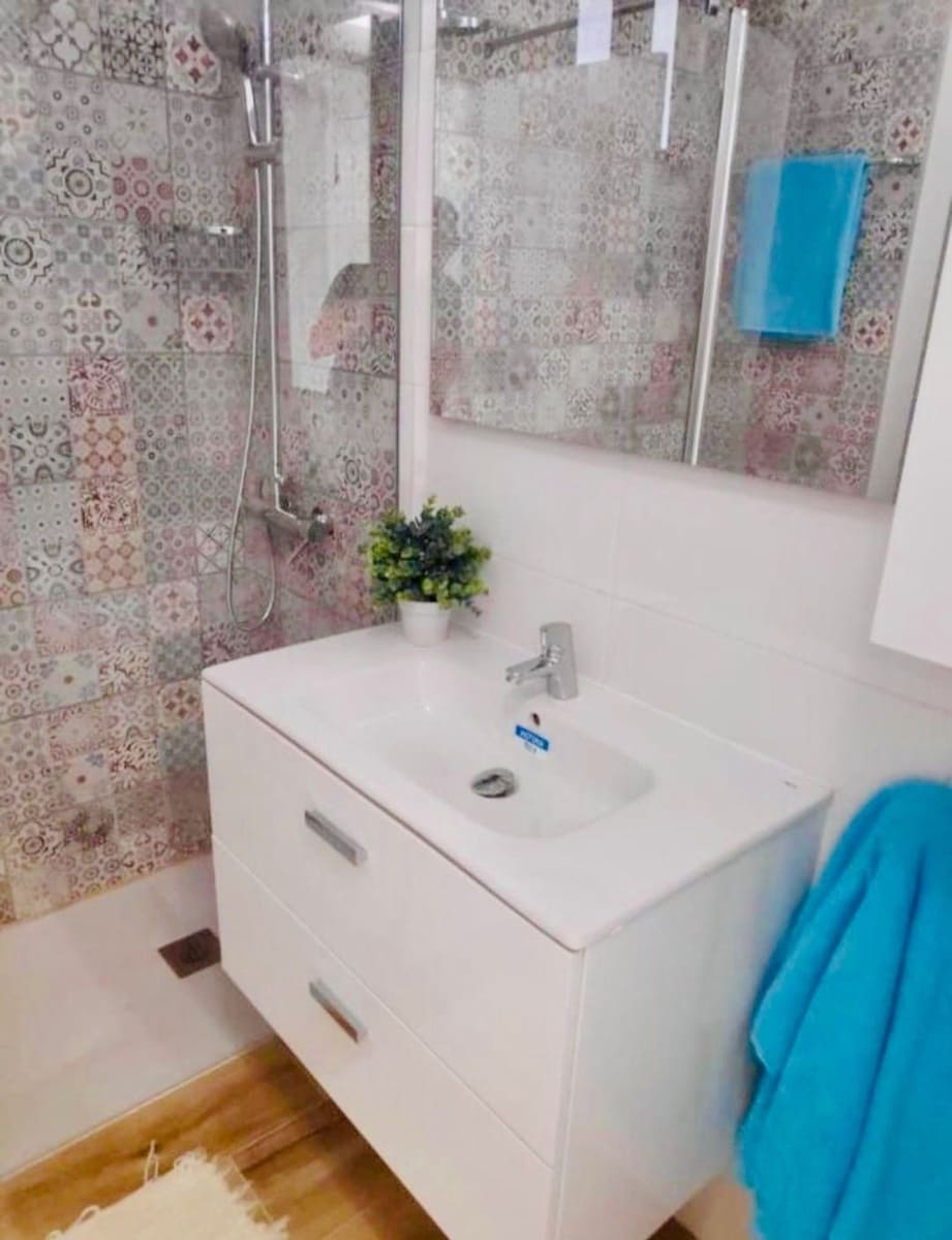 1 soverom Leilighet til salgs i Los Cristianos med svømmebasseng garasje - € 265 000 (Ref: 9558736)