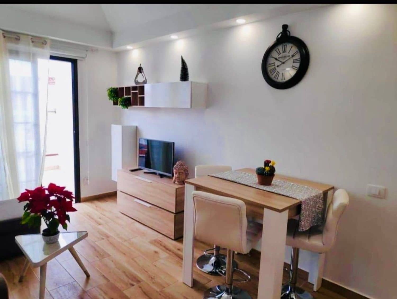 1 soverom Leilighet til salgs i Los Cristianos med svømmebasseng garasje - € 265 000 (Ref: 9558736)