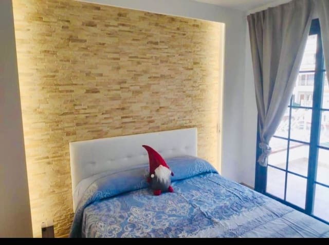 1 soverom Leilighet til salgs i Los Cristianos, Arona med svømmebasseng garasje - € 265 000 (Ref: 9558736)