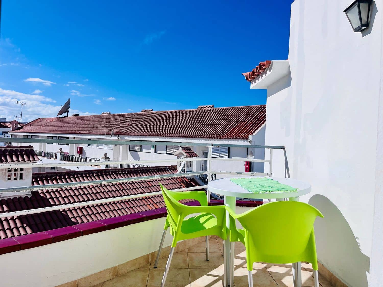 1 soverom Leilighet til salgs i Los Cristianos med svømmebasseng garasje - € 265 000 (Ref: 9558736)