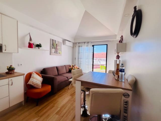 1 soverom Leilighet til salgs i Los Cristianos, Arona med svømmebasseng garasje - € 265 000 (Ref: 9558736)