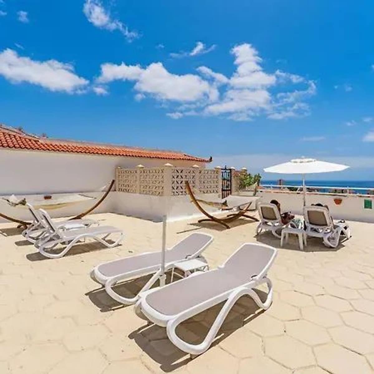 1 soverom Leilighet til salgs i Los Cristianos med svømmebasseng garasje - € 265 000 (Ref: 9558736)