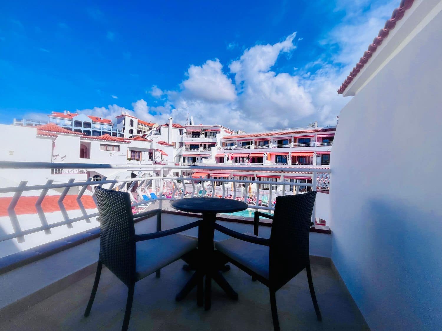 1 soverom Leilighet til salgs i Los Cristianos med svømmebasseng garasje - € 265 000 (Ref: 9558736)