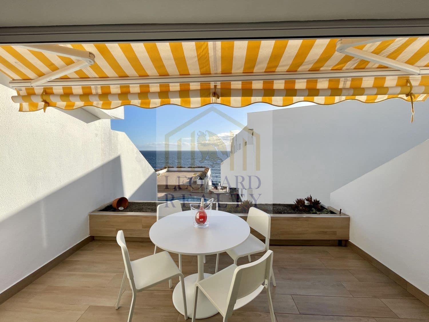 1 soveværelse Lejlighed til salg i Puerto Santiago med swimmingpool garage - € 385.000 (Ref: 9558737)