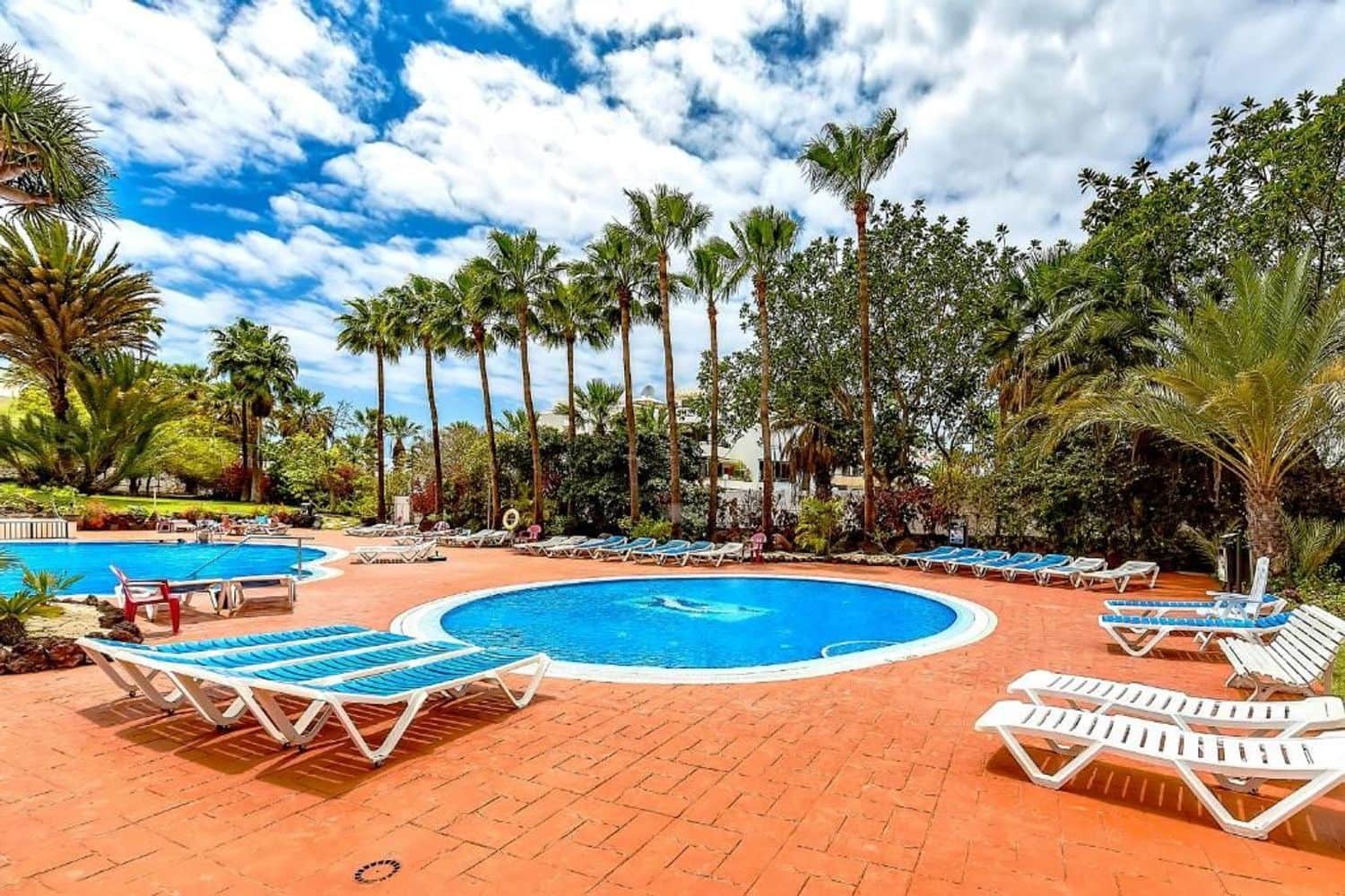 1 sypialnia Apartament na sprzedaż w Playa de las Americas z basenem garażem - 349 000 € (Ref: 9558738)