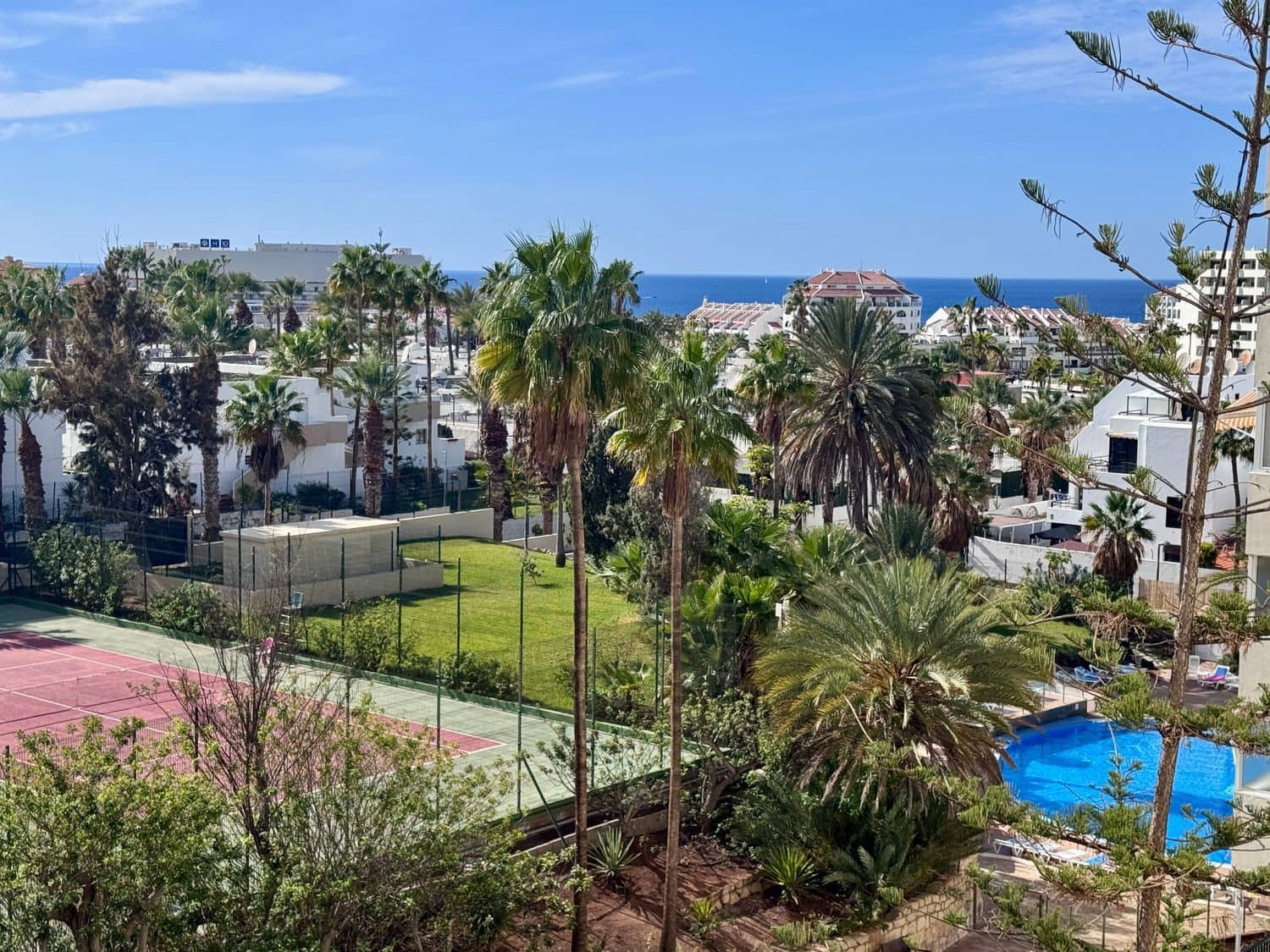 1 sypialnia Apartament na sprzedaż w Playa de las Americas z basenem garażem - 349 000 € (Ref: 9558738)